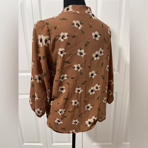 Active USA womens brown floral blouse size medium - Picture 3 of 7